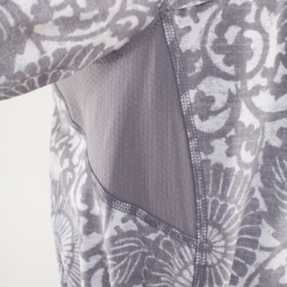 (2475) LULULEMON Run: Travel To Track Jacket *Print Sz 10/12 P2P=17.5" **LOVED** - Picture 4 of 10